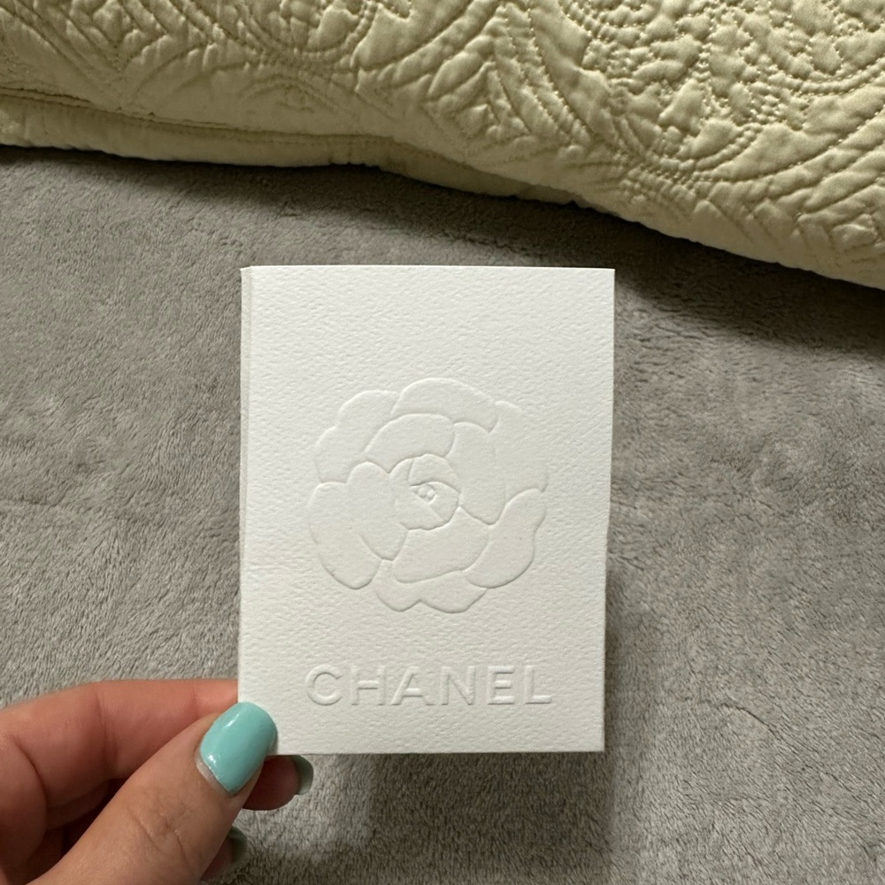 🆕Chanel White Embossed envelope